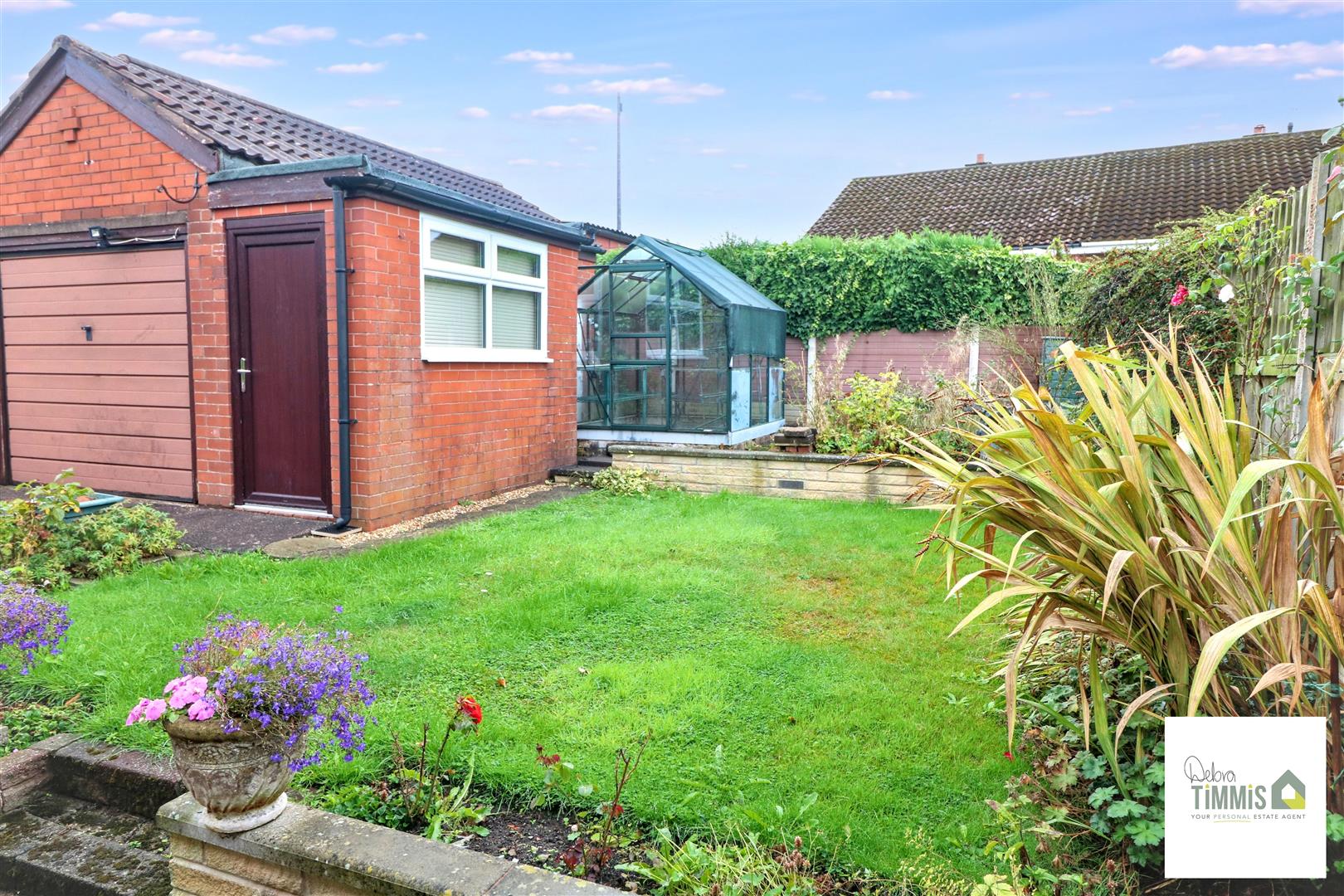 2 bed property in Wallis Way, Stoke-On-Trent